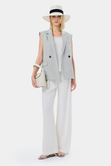 SILVER GREY GILET, A SIGNATURE BEST-SELLER COMBINING STYLE AND VERSATILITY