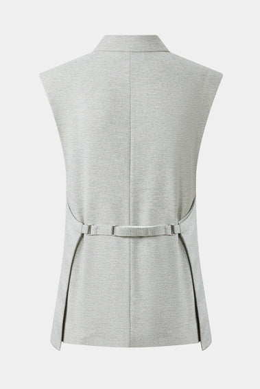 SILVER GREY GILET, A SIGNATURE BEST-SELLER COMBINING STYLE AND VERSATILITY