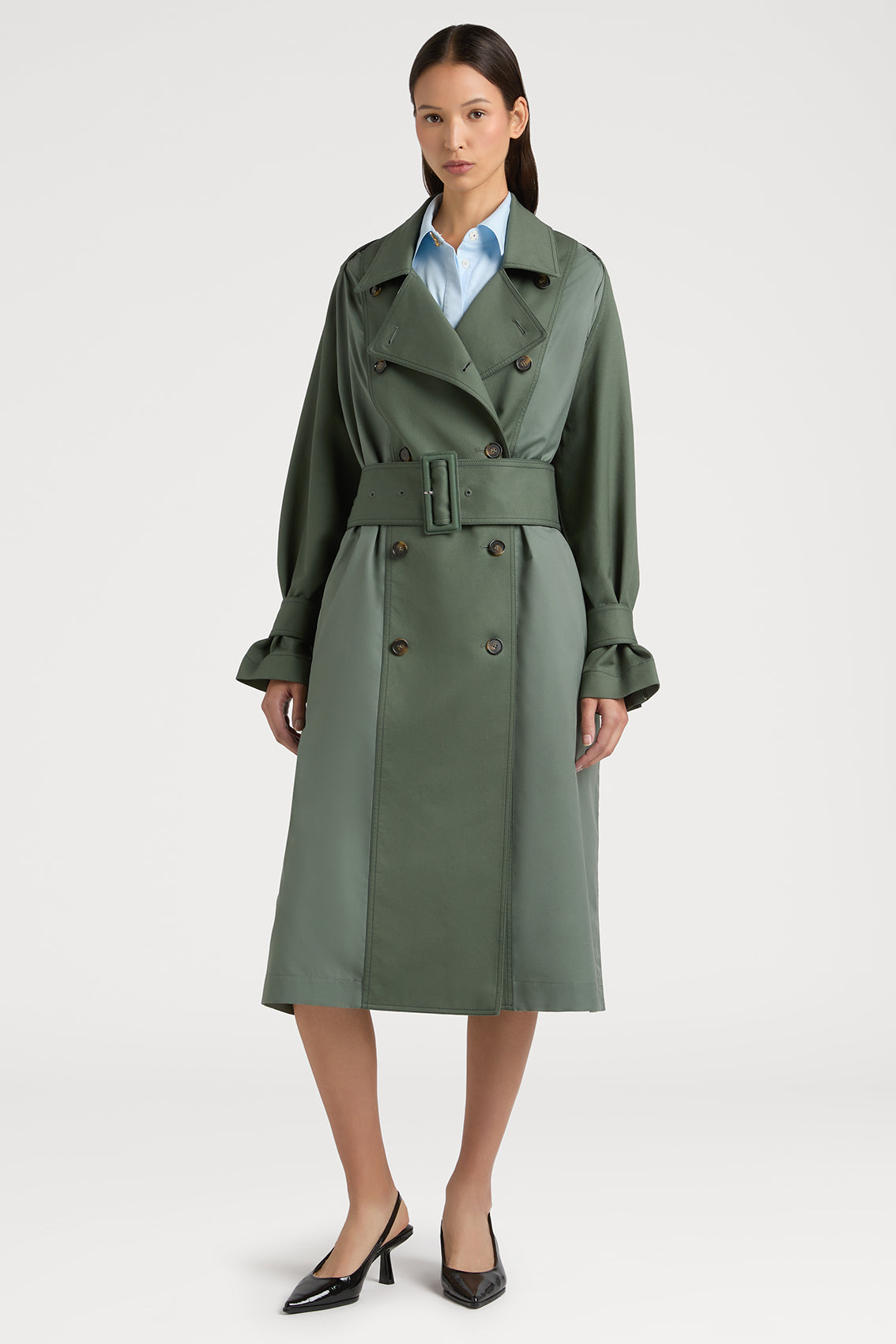 SUMPTUOUS MILITARY GREEN TRENCH COAT, THE EPITOME OF PORTS 1961 LUXURY