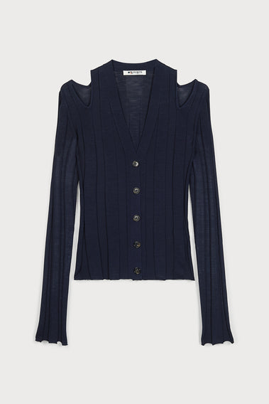 SHOWCASING ARTISTIC FLAIR DECONSTRUCTION KNITWEAR