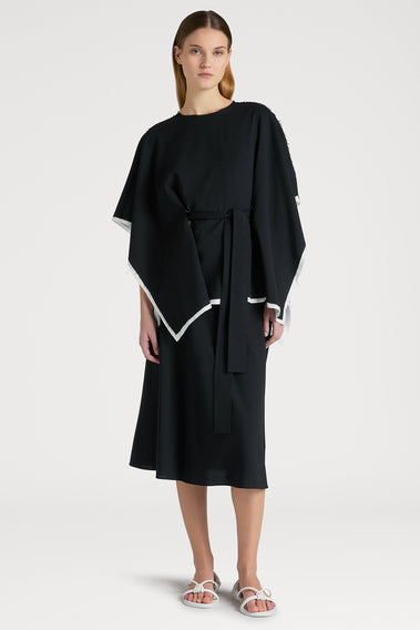 CHIC BLACK CAPE