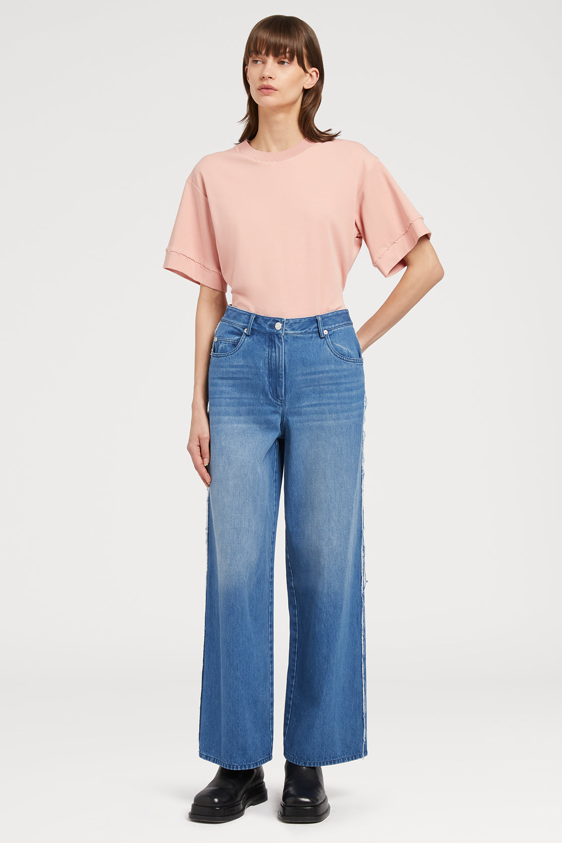 EFFORTLESSLY STYLISH WASHED JEANS
