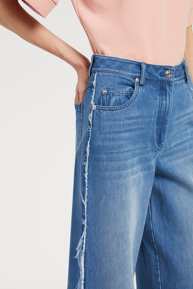 EFFORTLESSLY STYLISH WASHED JEANS
