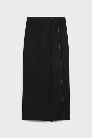 METROPOLITAN FLAIR AND SOPHISTICATED PENCIL SKIRT