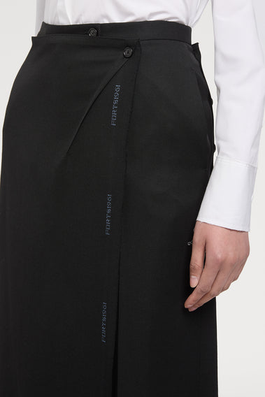 METROPOLITAN FLAIR AND SOPHISTICATED PENCIL SKIRT