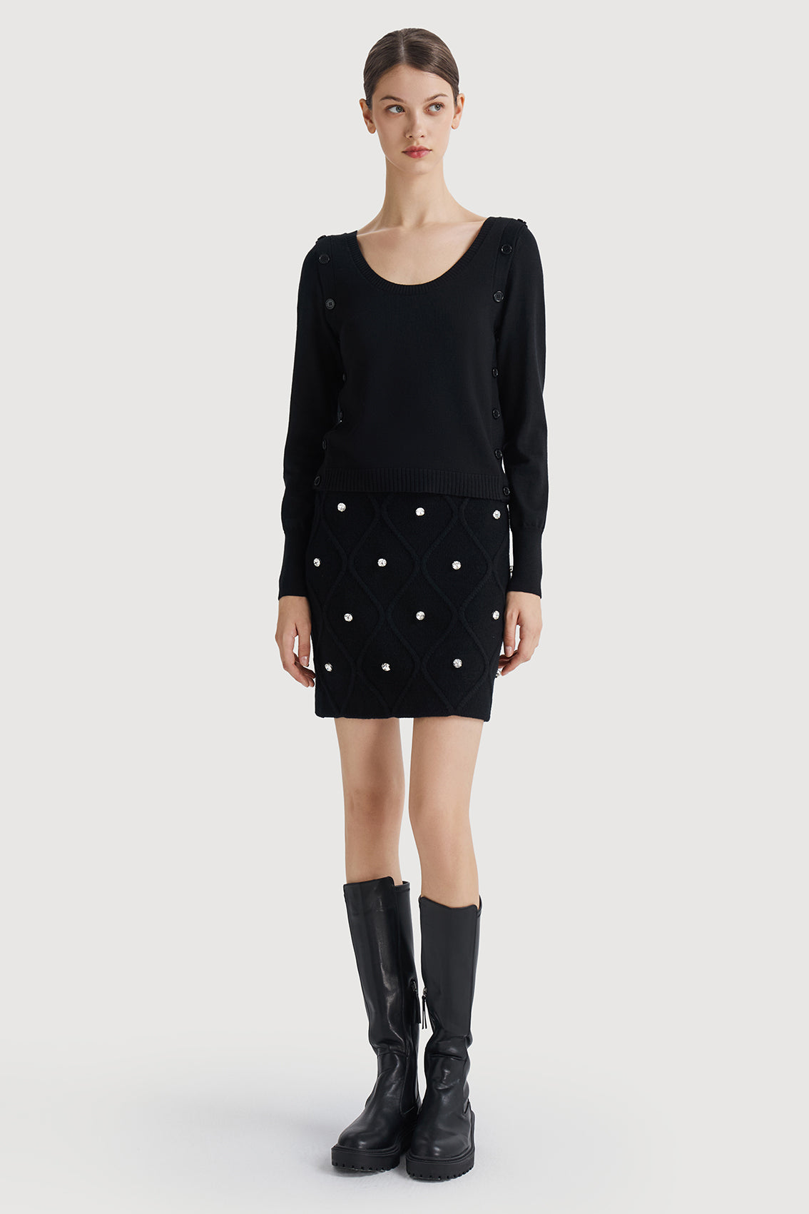 Cozy Knitwear With Contrast Buttons in Black