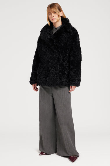 LUXURY BLACK WOOLFELL COAT OF TIMELESS ELEGANCE