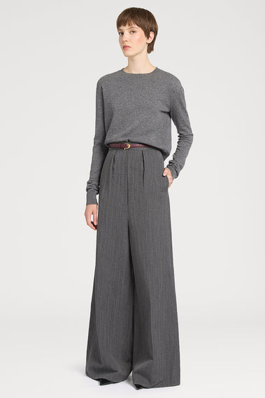 CHIC GREY SWEATER FOR EFFORTLESS STYLE