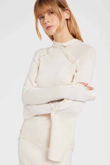 STUNNING WHITE BUTTONS SLEEVE KNITWEAR
